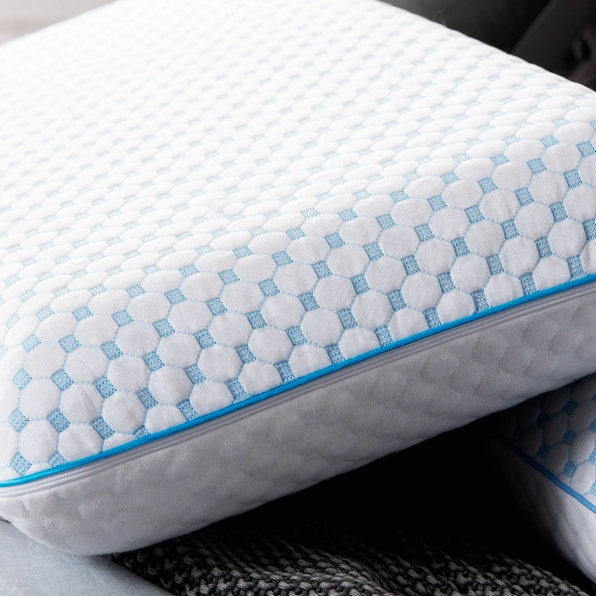 Weekender - Gel Memory Foam Pillow   Reversible Cooling Cover